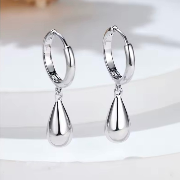 Silver Teardrop Earrings - Picture 1 of 2